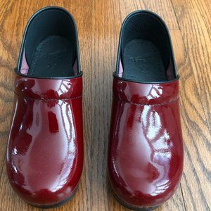 DANSKO CLARET PATENT LEATHER CLOGS
